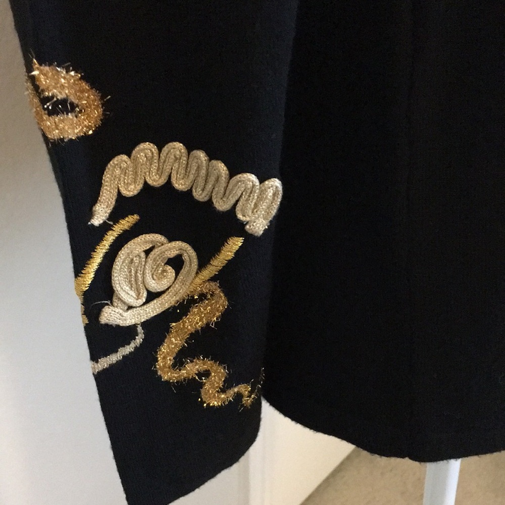 Chico’s Fine Gauge Knit Crewneck Pullover Sweater in Black w Gold Appliqué - Picture 6 of 10